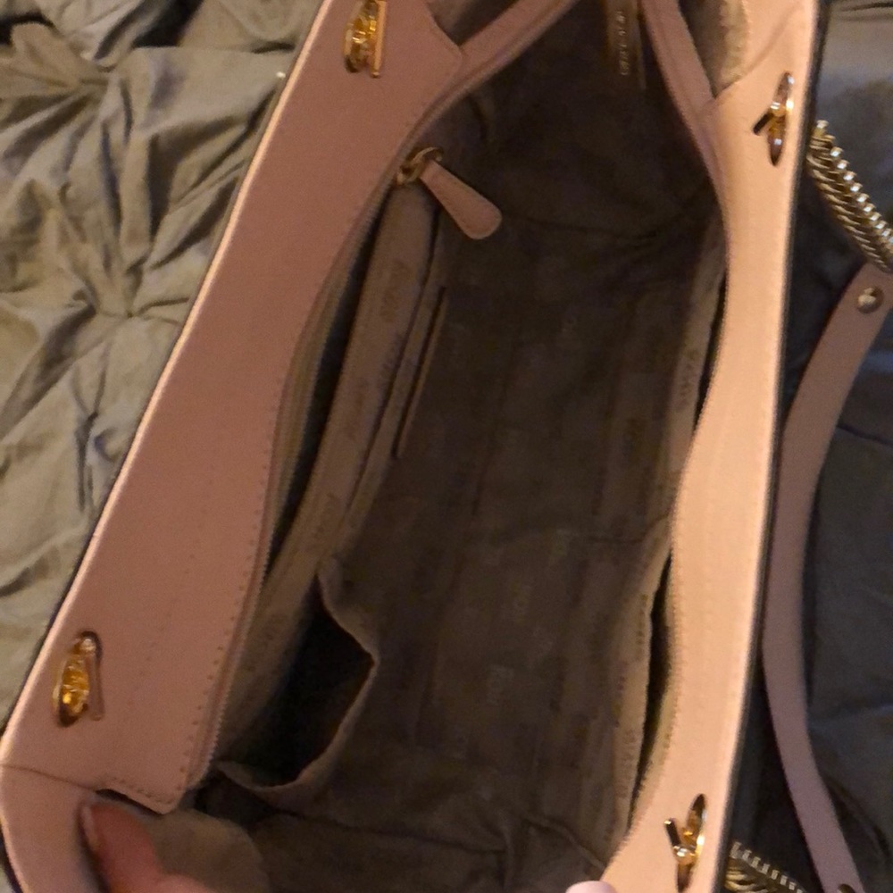 Michael Kors Baby Pink Jet Set - Picture 3 of 5